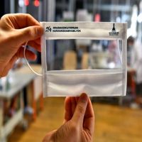 İzmir'de işitme engelliler için şeffaf maske üretiliyor