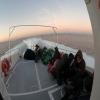 İzmir’de 17 göçmen kurtarıldı