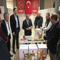 MHP İzmir Ramazan kolilerinin dağıtımına Bayraklı'dan başladı