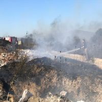 Sanayi sitesi yakınında korkutan yangın