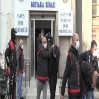 İzmir'de suç örgütüne yönelik operasyonda yakalanan 39 zanlı adliyede