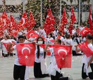 19 Mayıs İzmir'de coşkuyla kutlandı