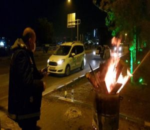 Son dakika genel: 56 saatlik kısıtlamada polisler varillerle ısınmaya çalıştı