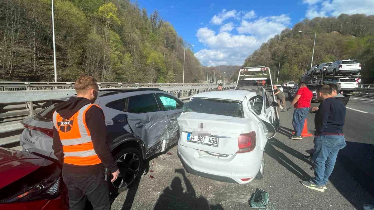 Anadolu Otoyolu'nda zincirleme trafik kazası: 3 kişi yaralandı