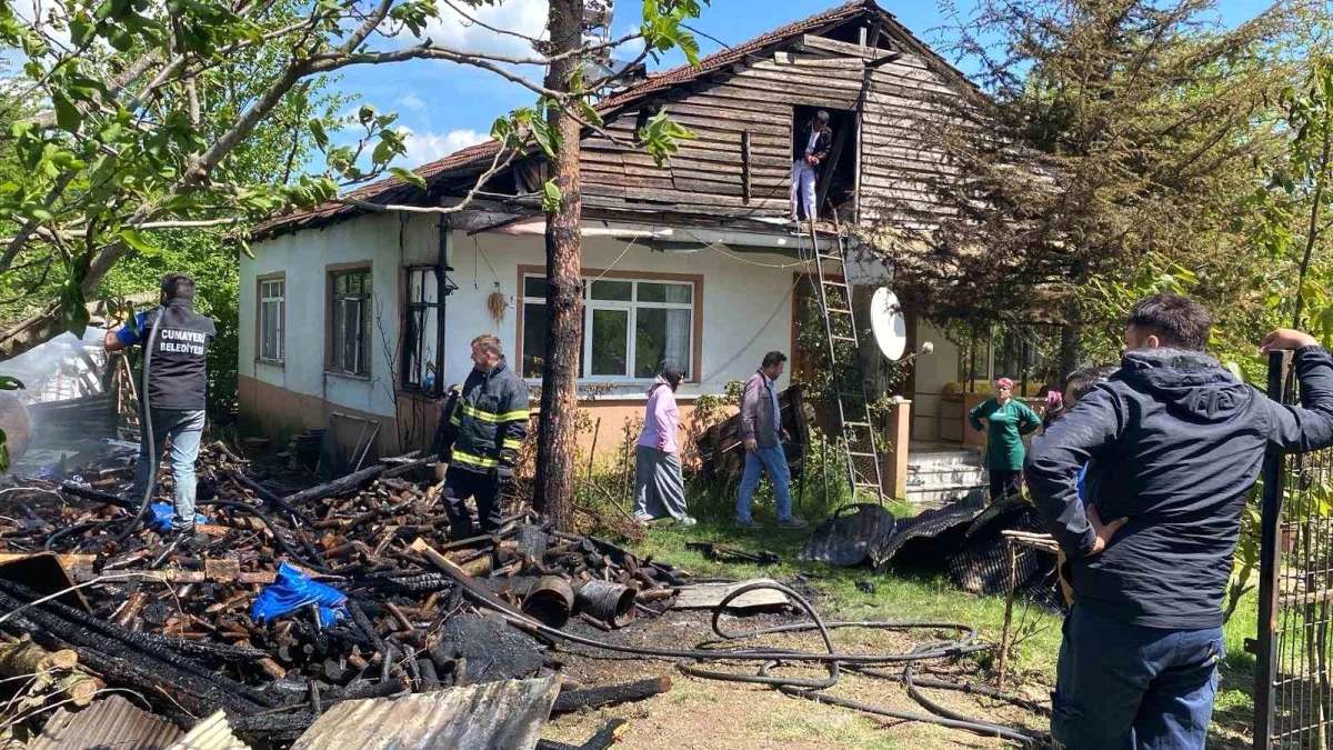 Düzce'de odunluk yangını: Kullanılamaz hale geldi