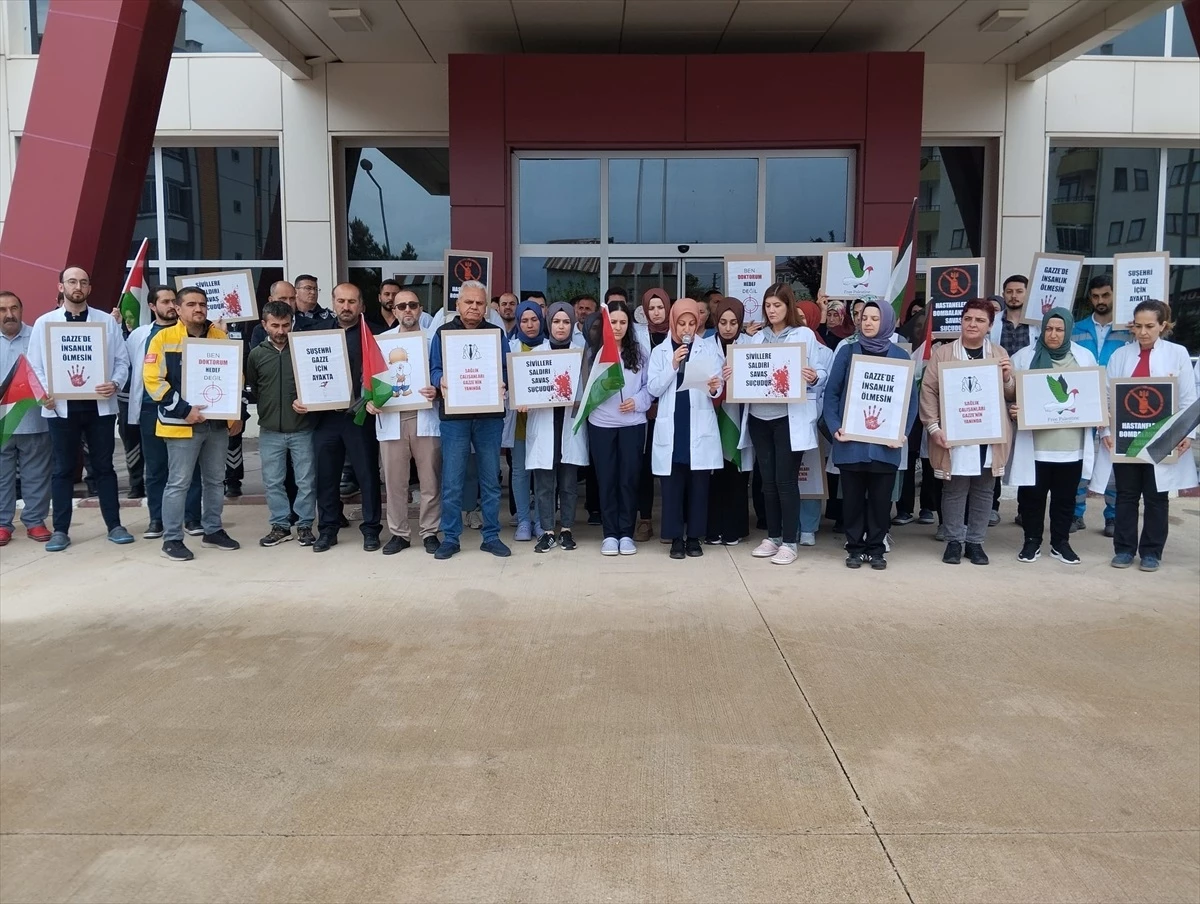 Sivas'ta Sağlık Çalışanları İsrail'i Protesto Etti