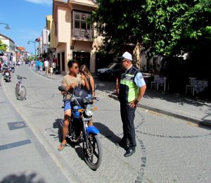 Çeşme çarşısında 'şok' denetim