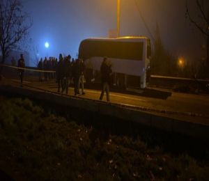 Diyarbakır'da polis servis aracına bombalı saldırı: 8'i polis 9 yaralı