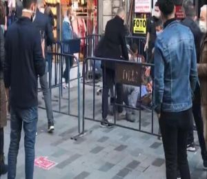 İstiklal Caddesi'nde sosyal mesafe kavgası kamerada