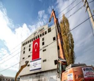 İzmir'in kalbinde kentsel dönüşüm için ilk yıkım