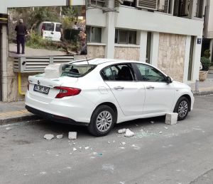 İzmir'de fırtına hayatı olumsuz etkiledi