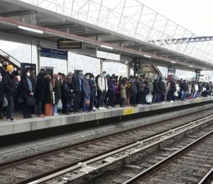 İzmir'de metro seferlerinde arıza devam ediyor