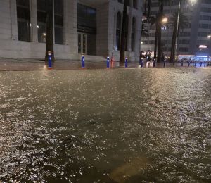 İzmir’de sağanak yağış etkili oldu