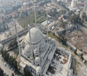 İzmir’in bitmeyen protokol camisi