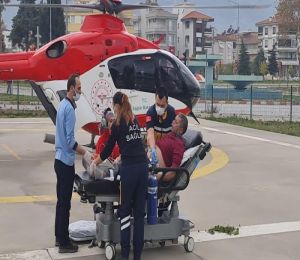 Kalp krizi geçiren adamın yardımına ambulans helikopter yetişti