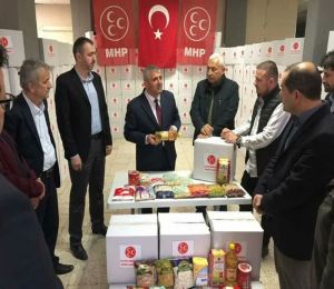 MHP İzmir Ramazan kolilerinin dağıtımına Bayraklı'dan başladı