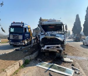 Torbalıda feci kaza: 2 ağır yaralı