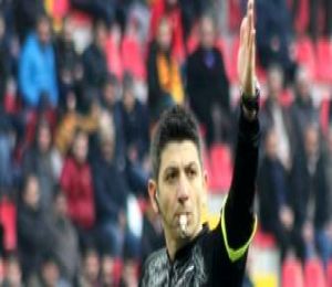 Yaşar Kemal Uğurlu ilk kez Göztepe-Kayserispor maçı yönetecek