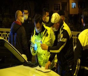 Yılbaşı gecesi benzini biten otomobili yolun ortasına bırakıp kaçan 16 yaşındaki sürücüye, 10 bin lira ceza kesildi
