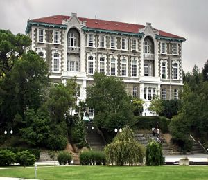 YKS'de ilk 100'de yer alan 69 öğrenci Boğaziçi Üniversitesine yerleşti