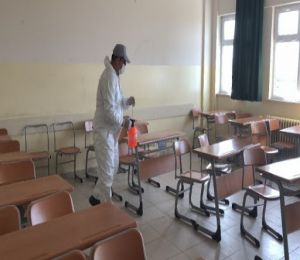İzmir’de bir okulda koronavirüs skandalı!
