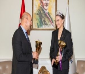 Başkan Soyer milli cimnastikçi Burçak Şenman’ı ağırladı
