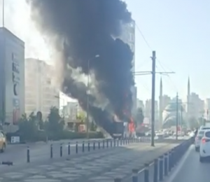 İzmir'de belediye otobüsü alev alev yandı!