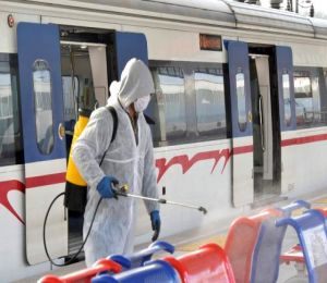 İzmir'de korona virüsüne karşı duraklar, toplu ulaşım araçları dezenfekte ediliyor