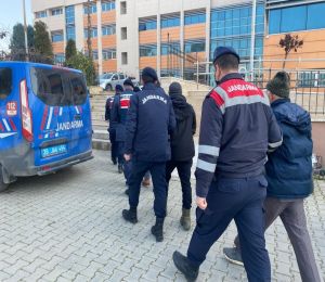 İzmir'de aranan 10 suçlu yakalandı