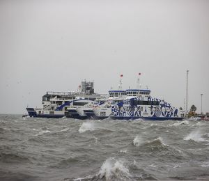 İzmir'de deniz seferlerine hava engeli