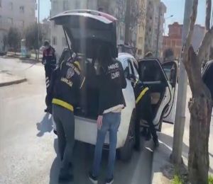 İzmir'de polis ekiplerinden huzur ve güven uygulaması