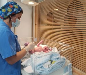 İzmir'de yeni yılın ilk bebeği Aras Bulut oldu
