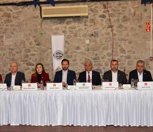 İzmir’de 15 ay sonra kritik toplantı: CHP dışındaki partiler depremzedeleri yalnız bıraktı