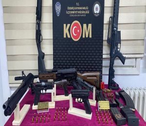 İzmir’de ruhsatsız silah operasyonu