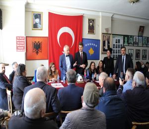 Kosova Sağlık Bakanı Latifi'den İzmir çıkarması