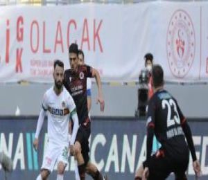 Ligdeki ilk mağlubiyetini alan Alanyaspor, gözünü Göztepe maçına çevirdi
