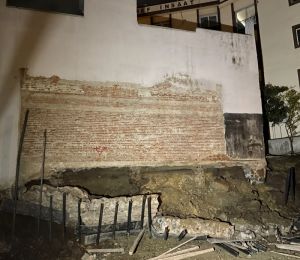 Temel kazı sırasında büyük tehlike: Bir bina boşaltıldı