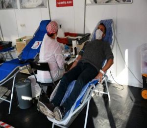 Türk Kızılayı Aliağa'da kan bağışı topluyor