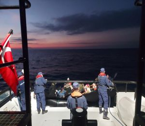 Yunanistan'ın ölüme ittiği 61 göçmen kurtarıldı