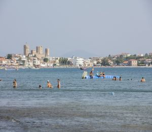 Çandarlı Kale Önü Halk Plajı