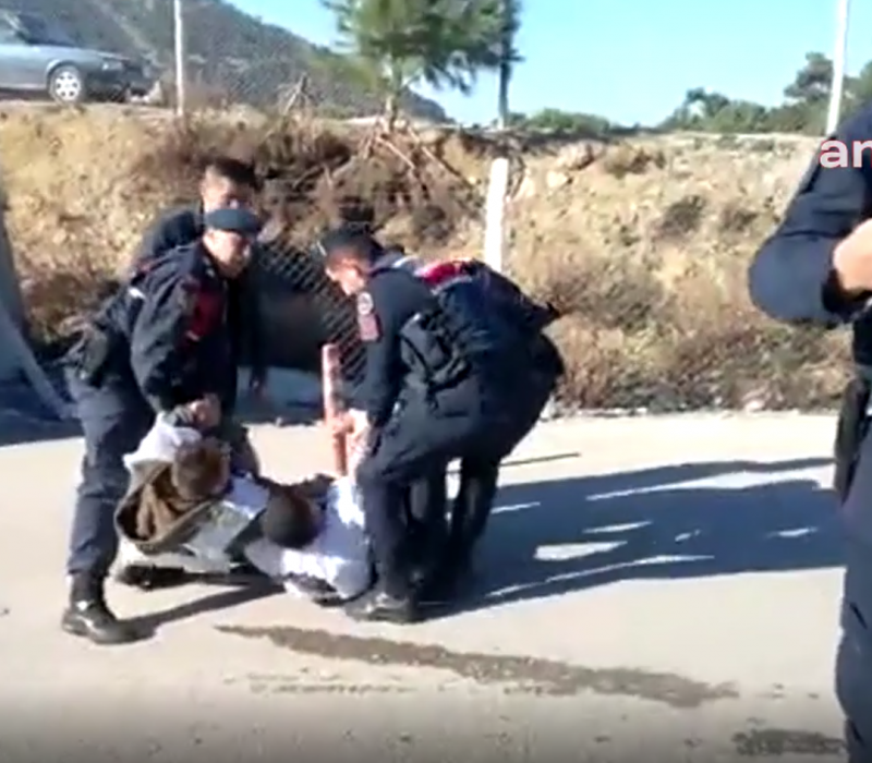 Bağımsız Maden-İş Sendikası'nın Polyak Madencilik’in önündeki protestosuna jandarma müdahale etti: 2 gözaltı