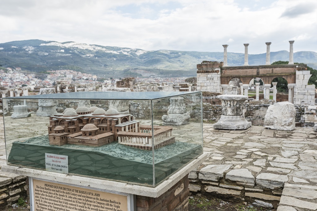 Ayasuluk Kalesi ve St. Jean Anıtı Fotoğrafları