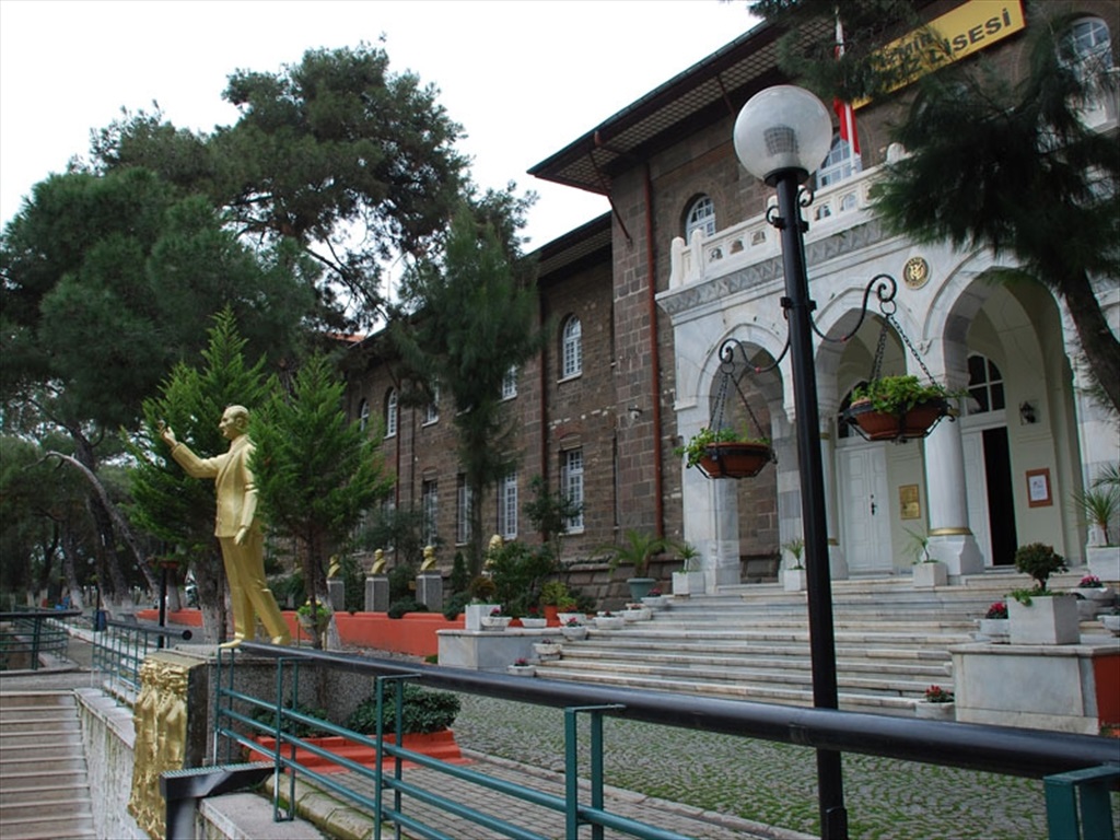 İzmir Kız Lisesi Fotoğrafları