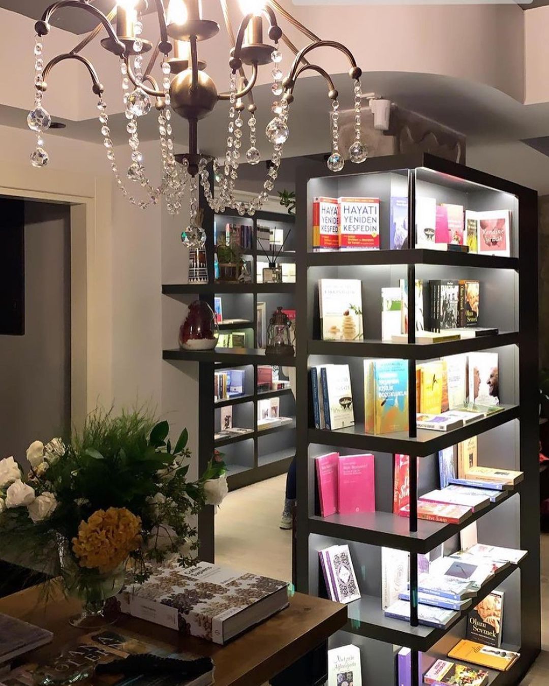 Be Water Coffee & Book Store Fotoğrafları