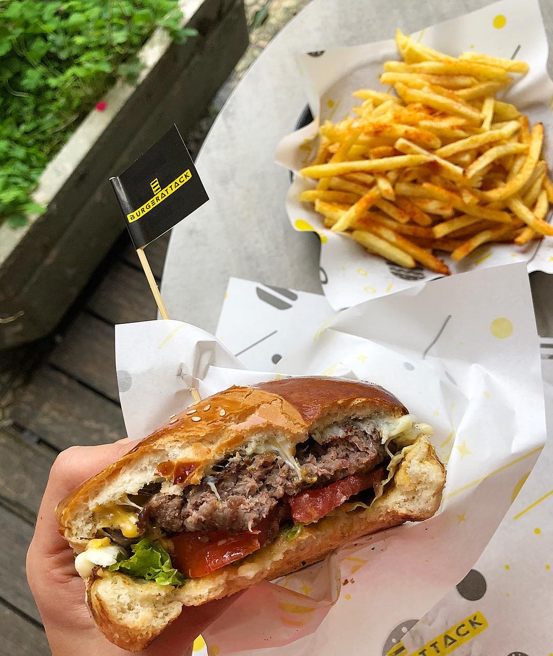 Burger Attack Fotoğrafları