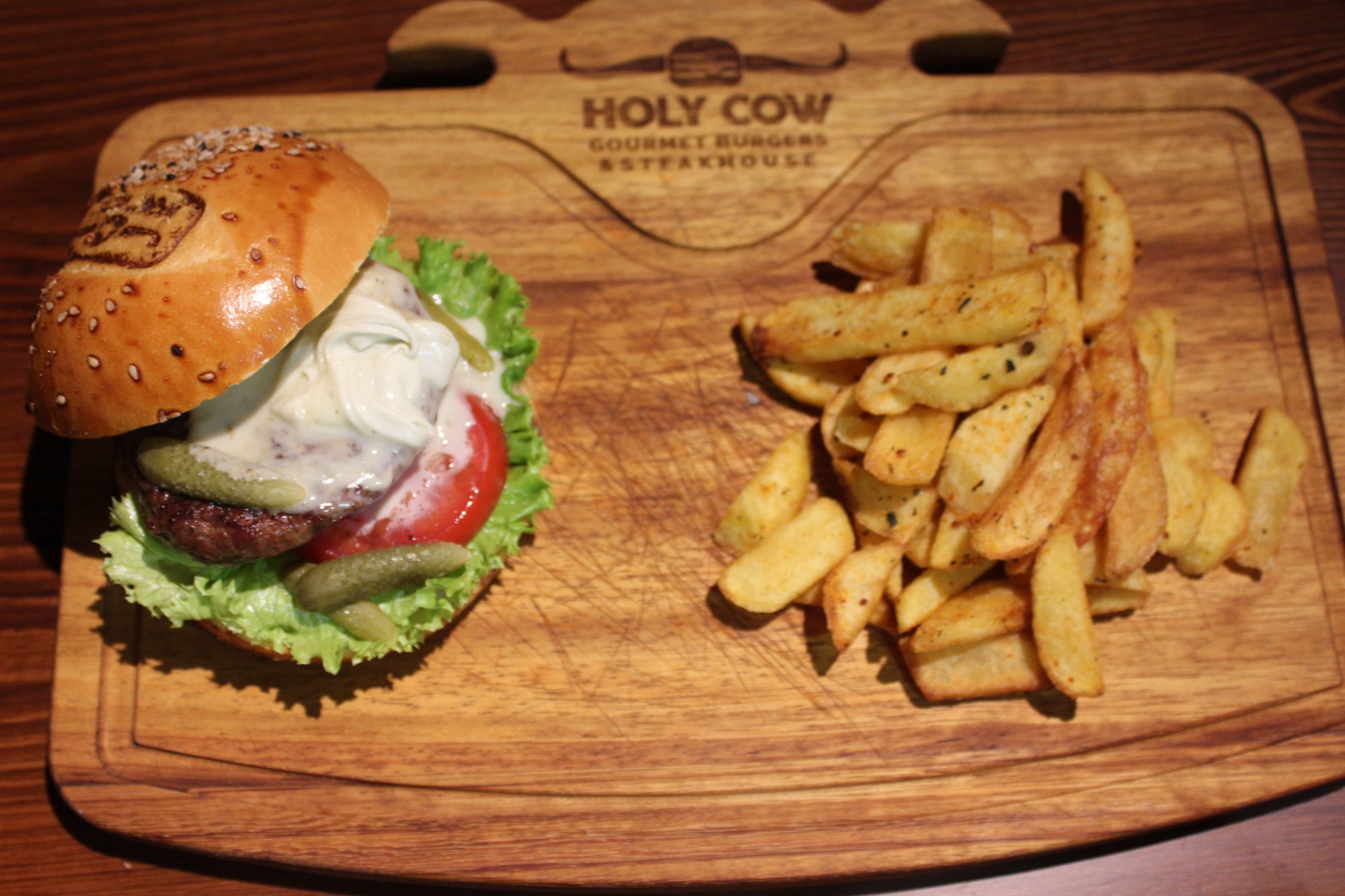 Holy Cow Gourmet Burgers & Steakhouse Fotoğrafları
