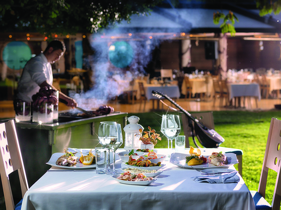 Swissotel Büyük Efes Aquarium Restaurant Fotoğrafları