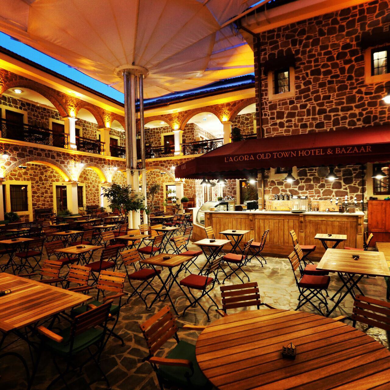 L'agora Old Town Cafe Fotoğrafları