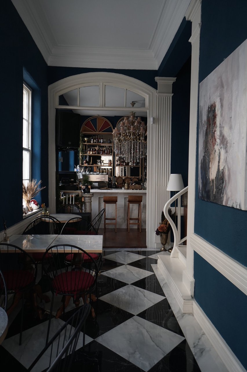 Less Ordinary Coffee + Cocktails Fotoğrafları