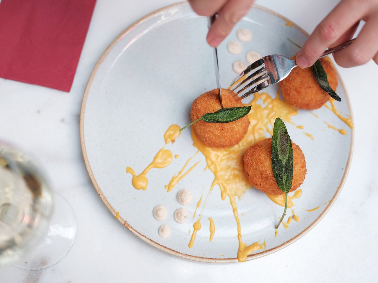 Less Ordinary Coffee + Cocktails Fotoğrafları